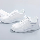 Zapatillas blancas elegantes de comodidad ligera